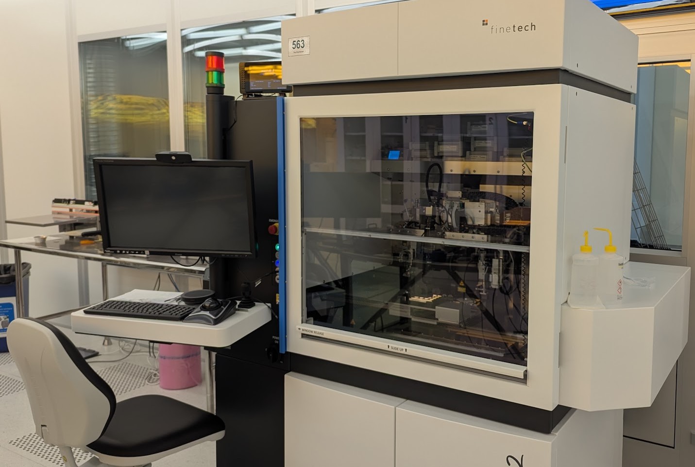 Picture of Flip-Chip Bonder